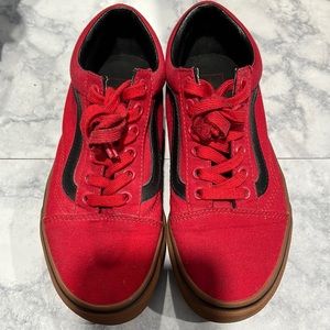 Red Old skool Gum shoes .